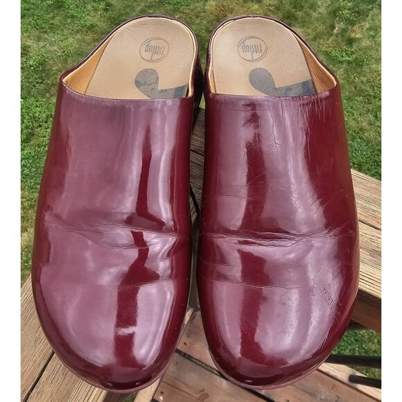 FitFlops Womens Sz 9 Clogs Red Slip On Shiny Fit Flop - Picture 2 of 10